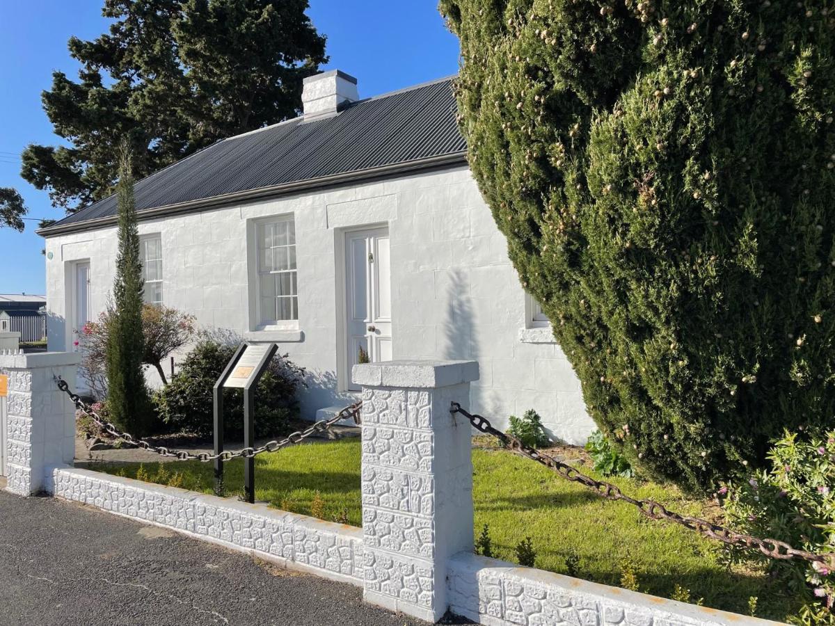 Gaol House Cottages Bicheno Bagian luar foto