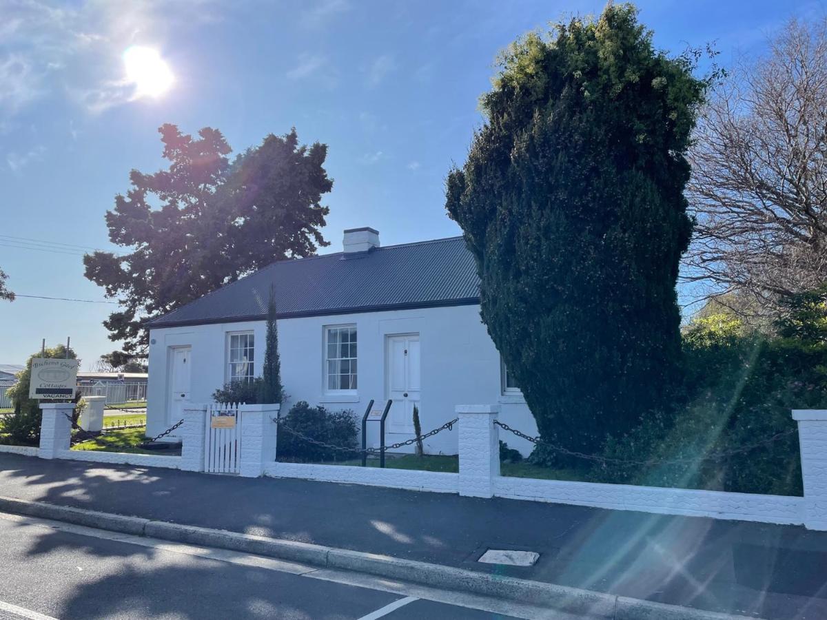 Gaol House Cottages Bicheno Bagian luar foto