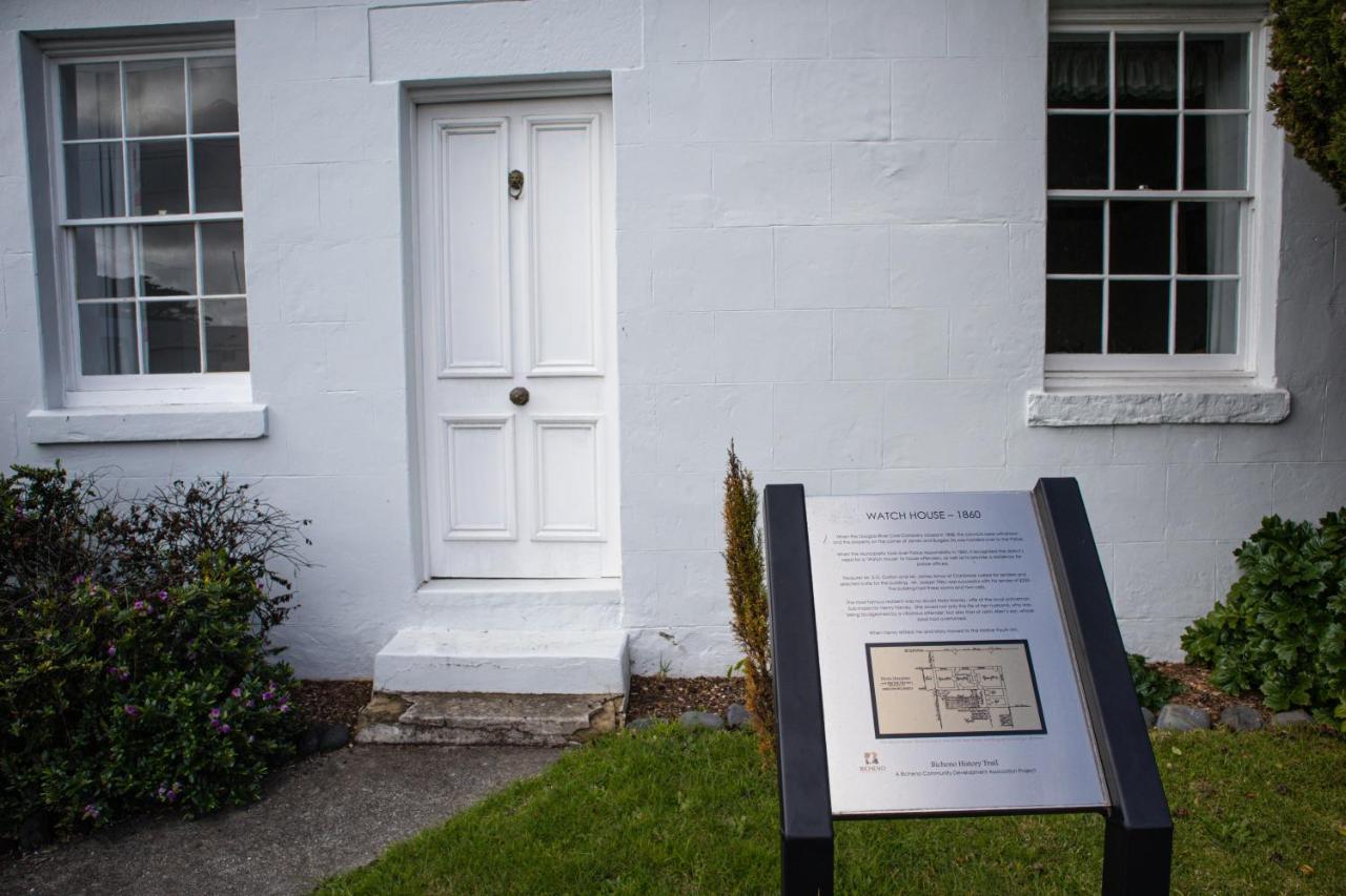 Gaol House Cottages Bicheno Bagian luar foto